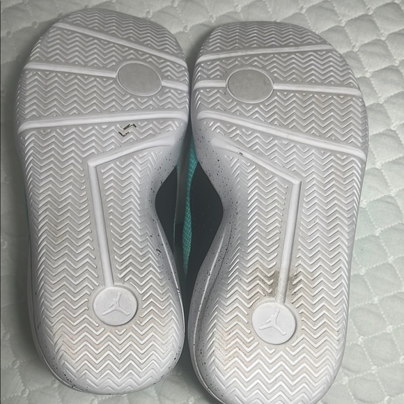 Jordan Kids' Teal and Black Sneakers - Picture 4 of 5